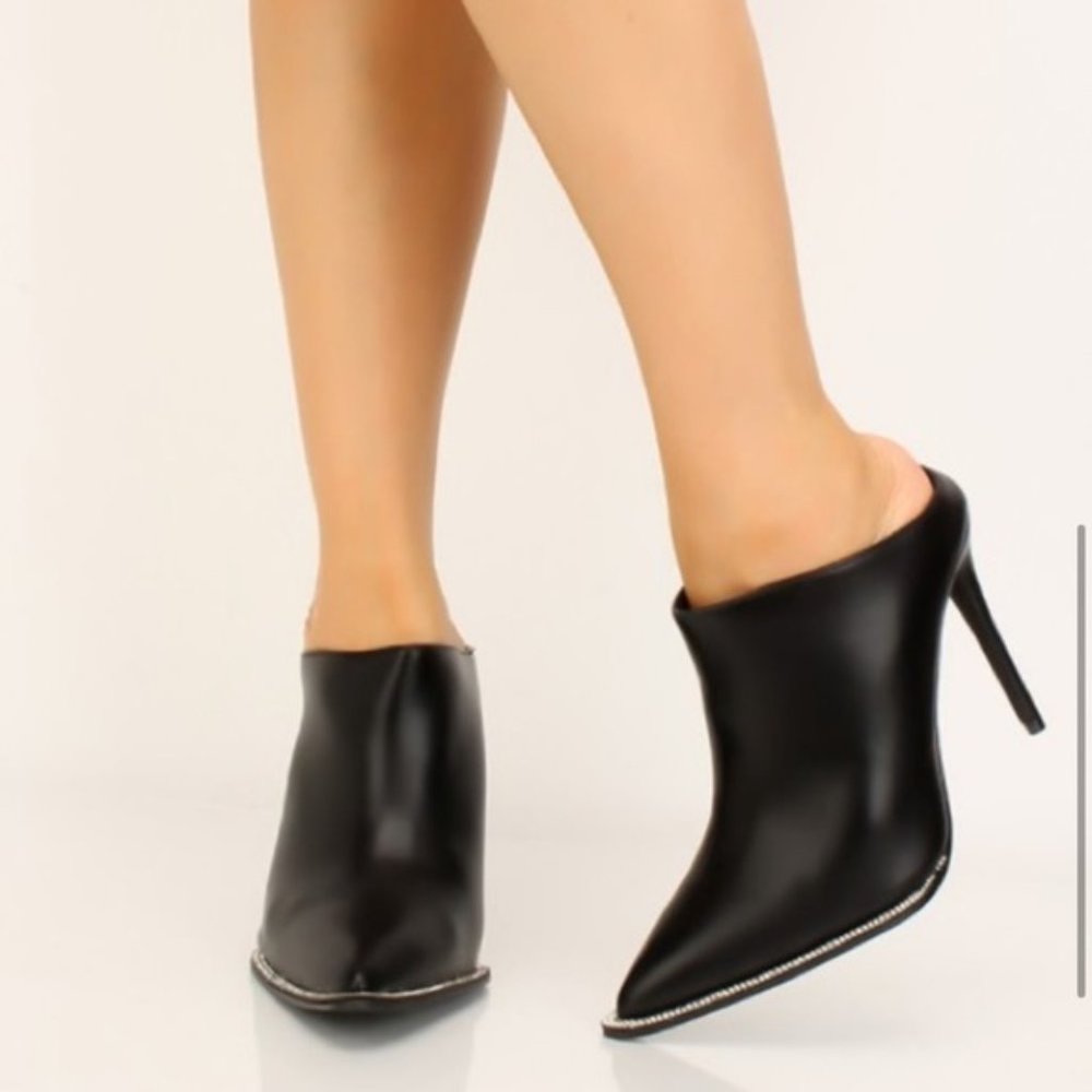 NEW - Cape Robbin Black Mule Heels